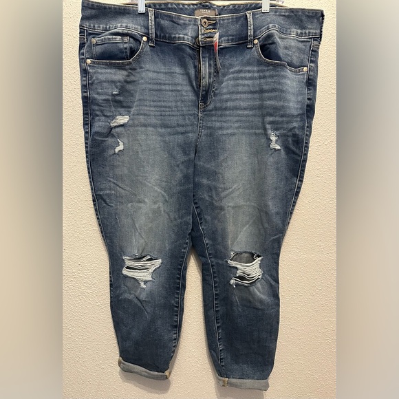 Torrid Plus 24R NWT Distressed Denim Jeans Stretch Jeggings Feel The Fit Soft - Picture 1 of 12